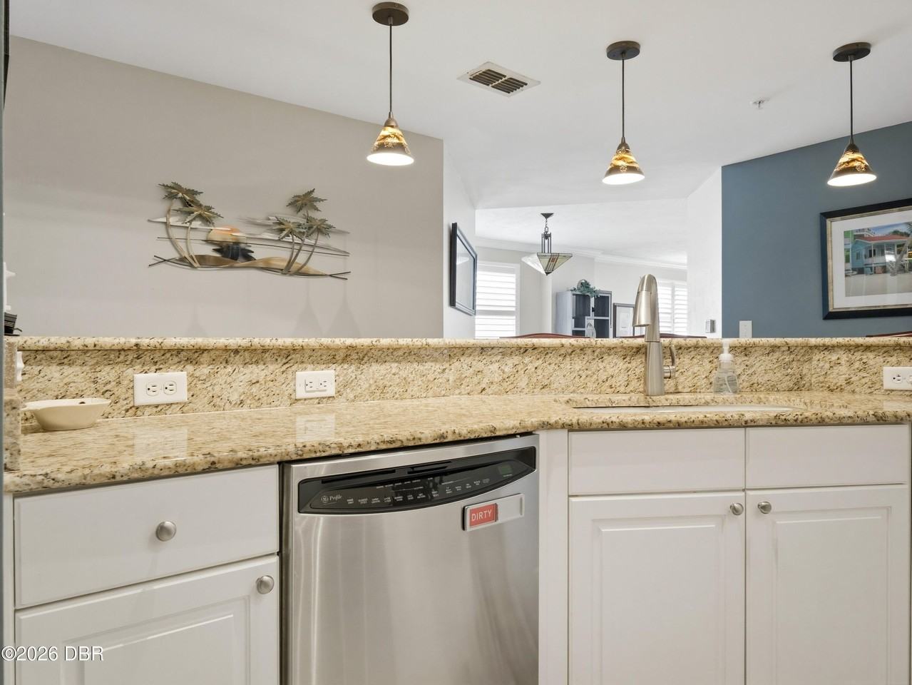 2055 S Atlantic Ave #703 - Photo 6 of 46