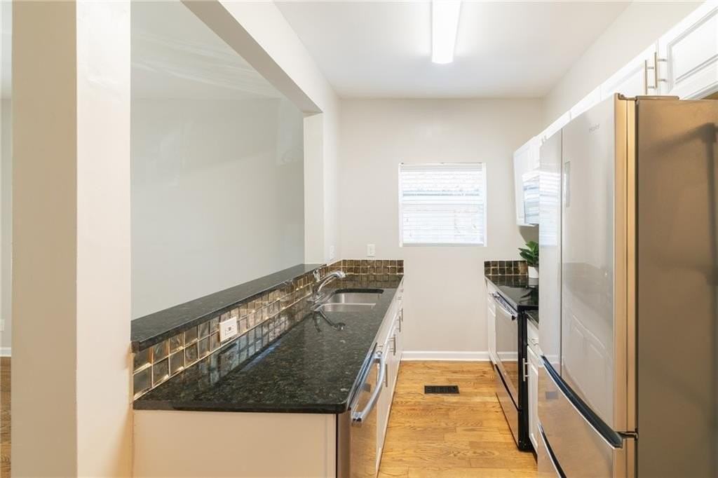 1099 Smith St Sw #B - Photo 4 of 19