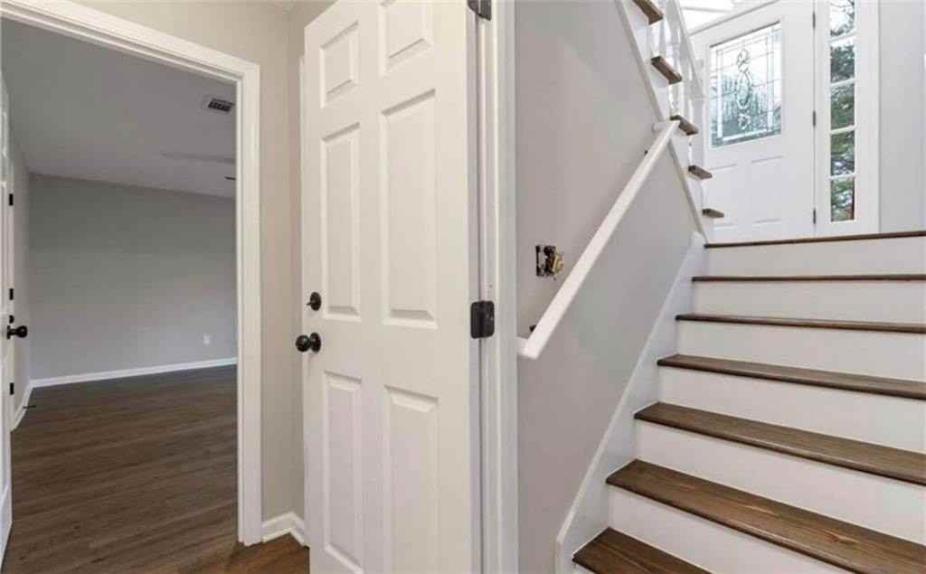 934 Bay Ridge Dr - Photo 5 of 40