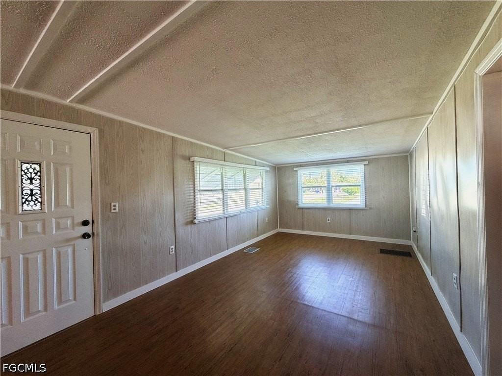 139 Gaslight Ave - Photo 5 of 23