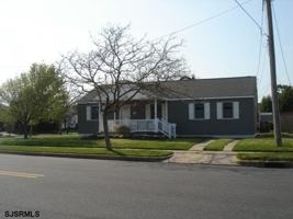 featured image of 209 N Rosborough Ave