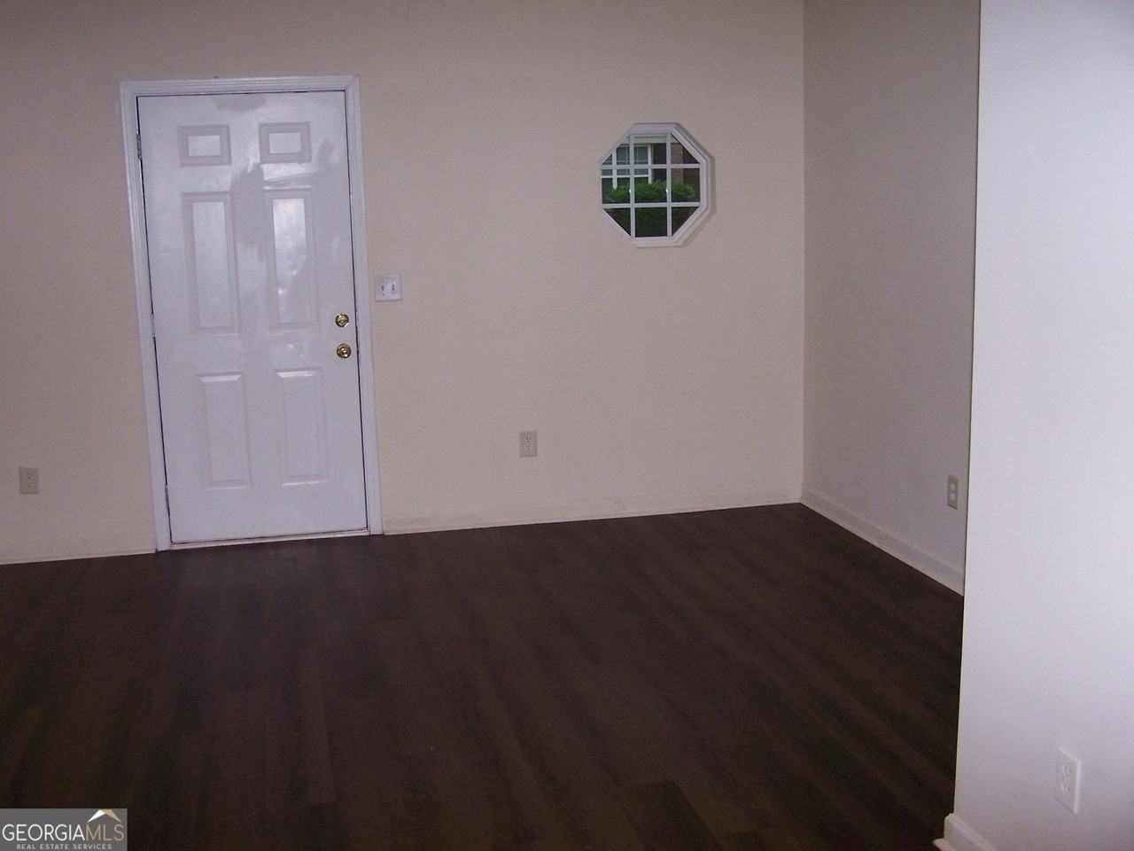 102 Cameron Way Apt B - Photo 2 of 18