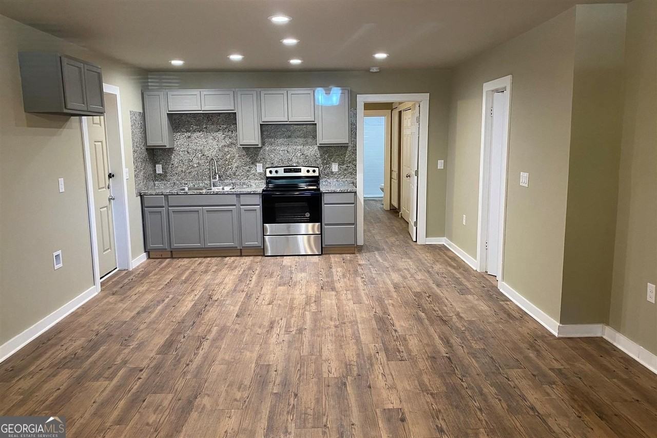 206 Sorrells St #A - Photo 2 of 12
