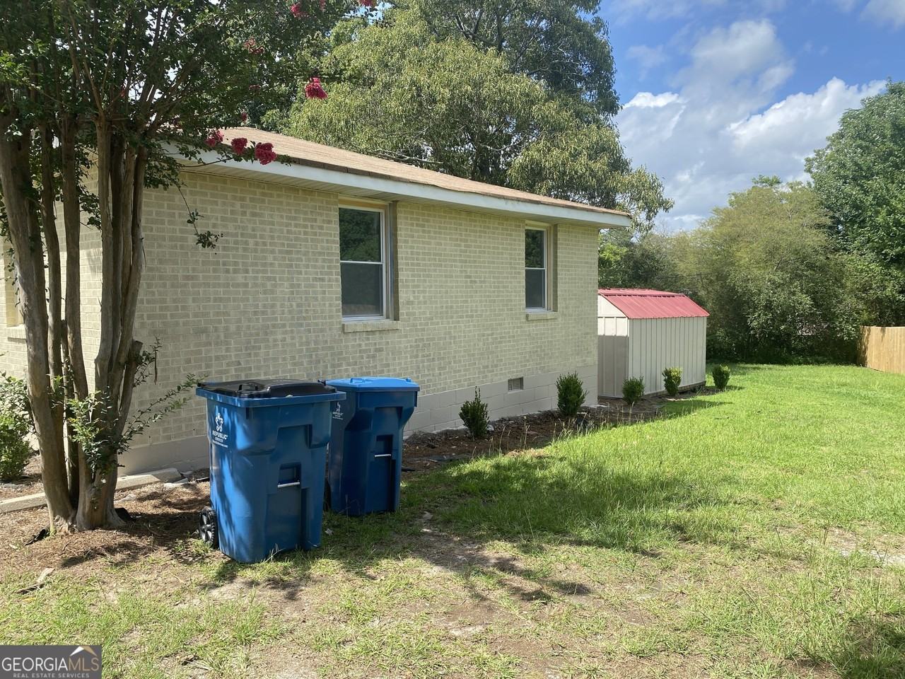 914 Ozora Rd - Photo 2 of 9