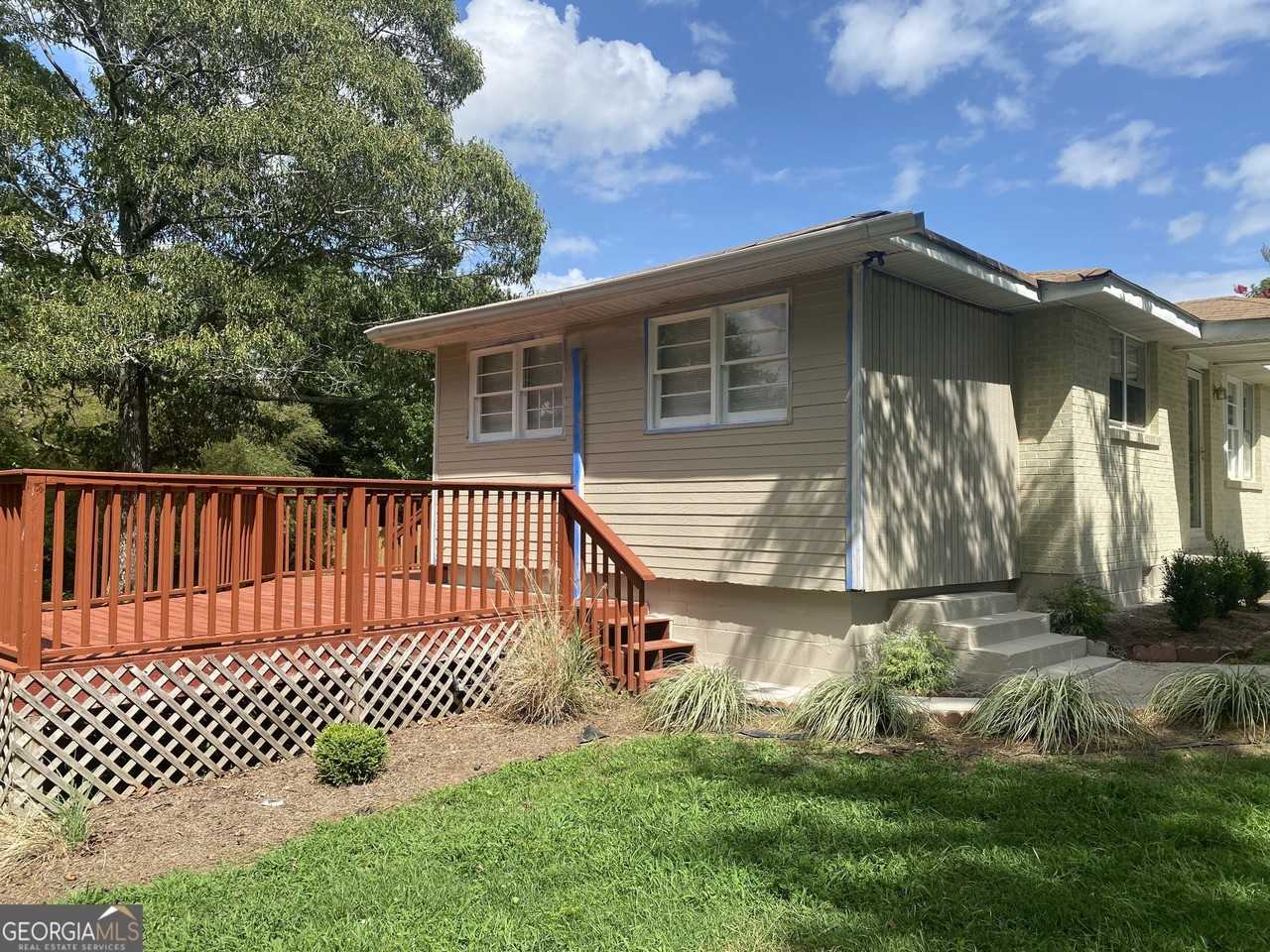 914 Ozora Rd - Photo 3 of 9