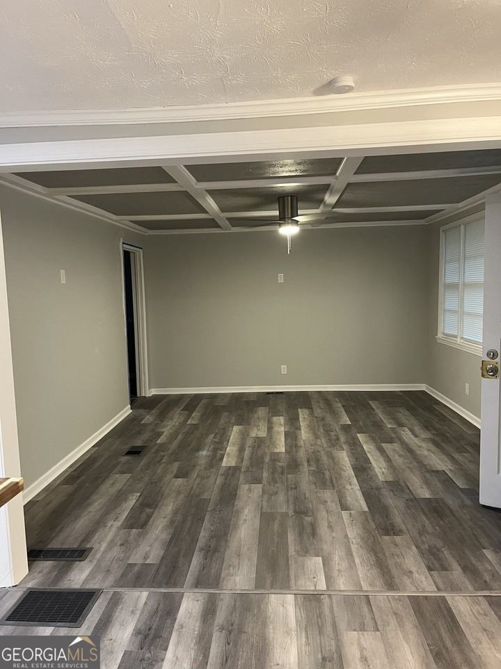914 Ozora Rd - Photo 6 of 9