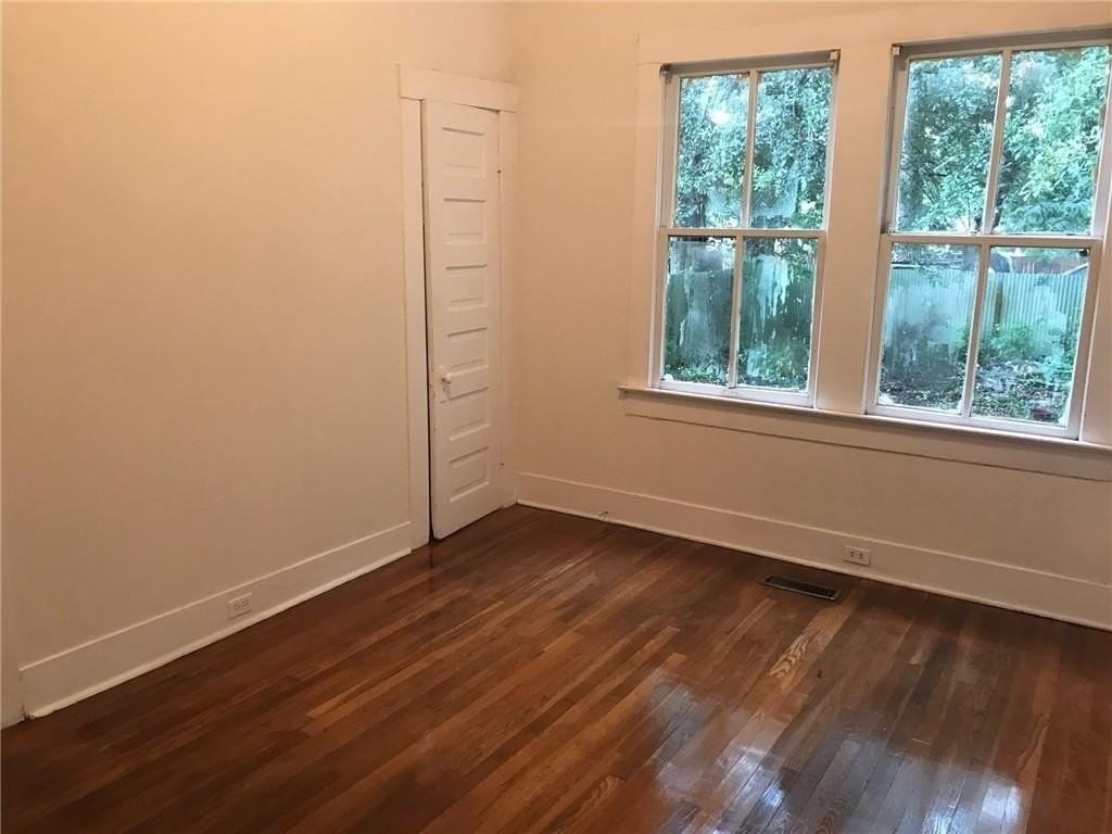 855 Savannah St - Photo 2 of 19