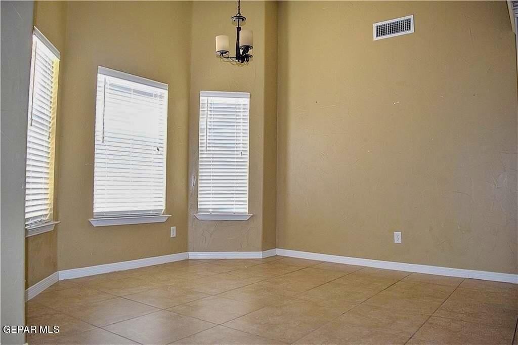 14016 Rainbow Point Dr - Photo 5 of 38