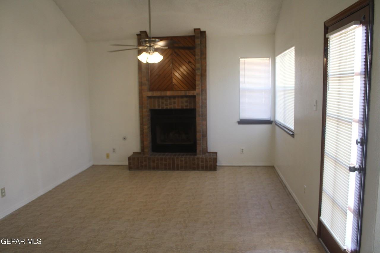 1472 Sierra De Oro Dr #0 - Photo 4 of 27