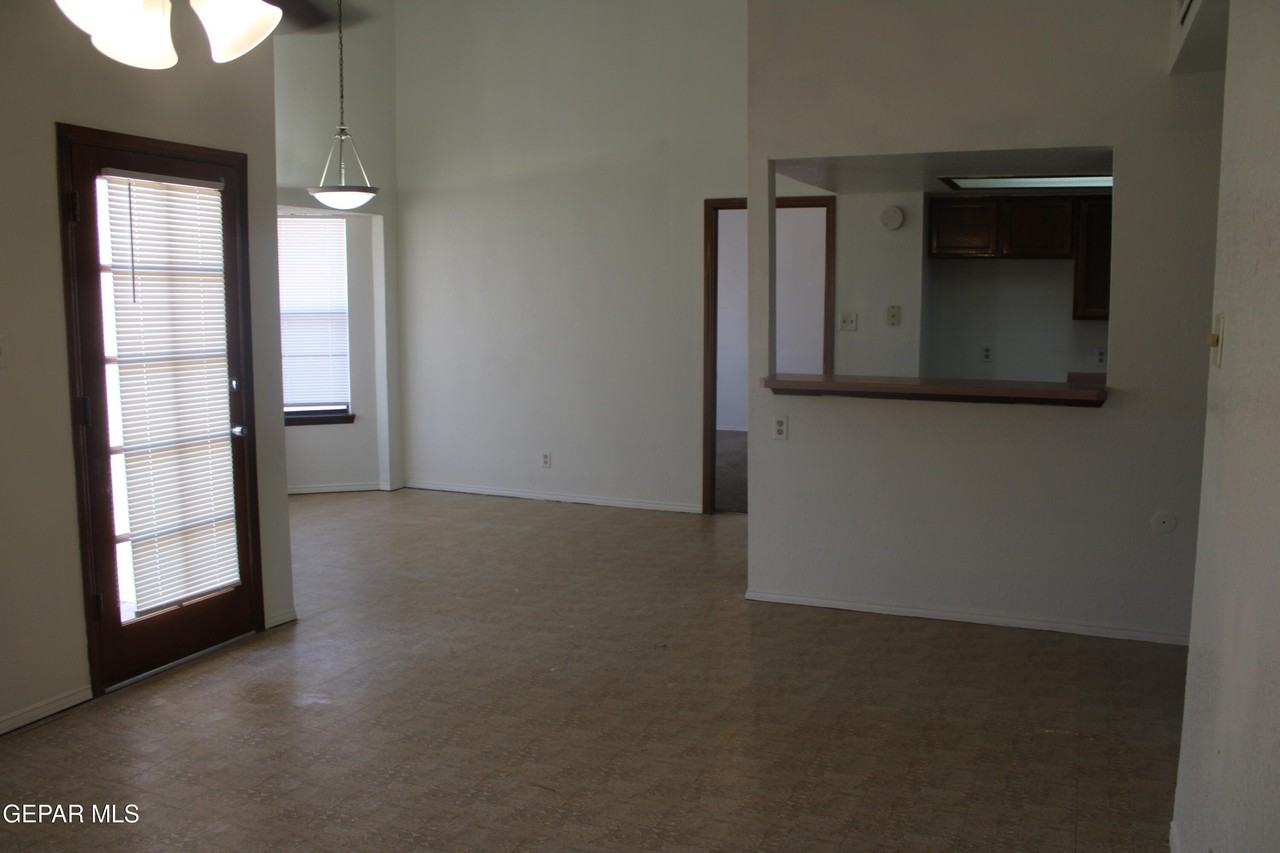1472 Sierra De Oro Dr #0 - Photo 6 of 27