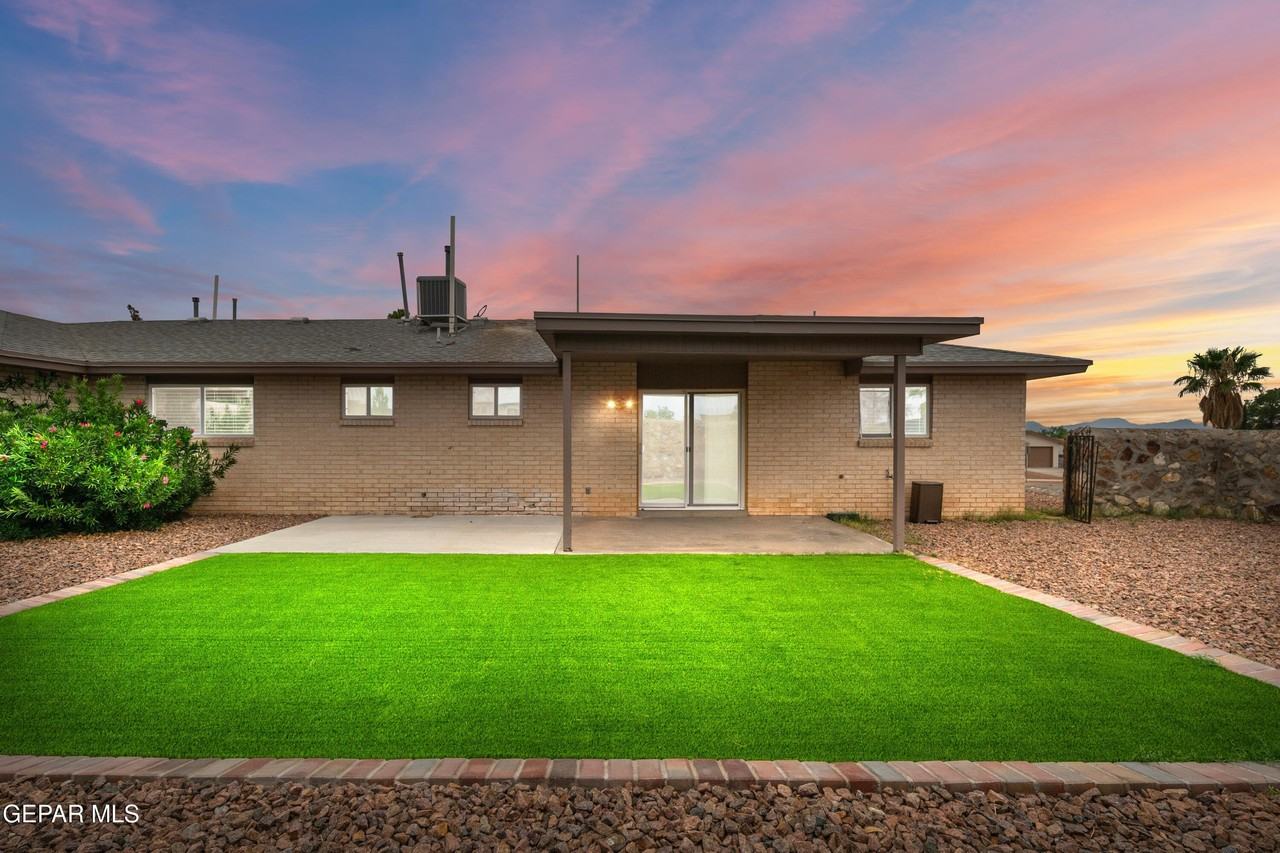 7139 Orizaba Ave - Photo 2 of 5