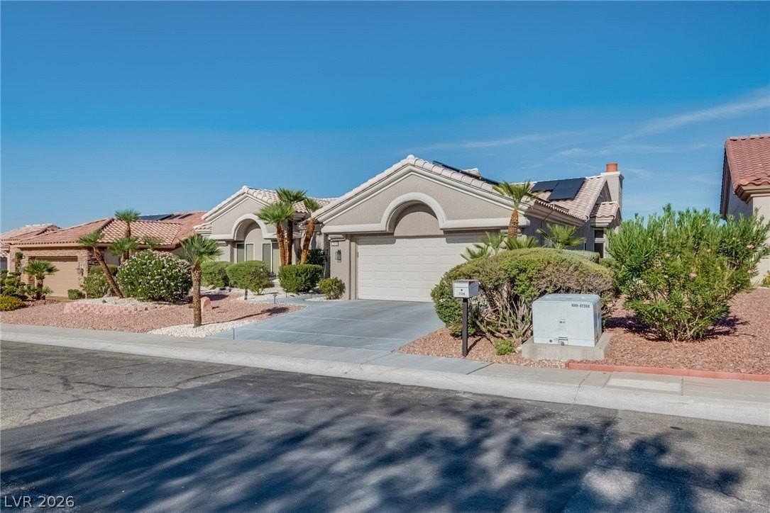 2508 Sandilands Dr - Photo 2 of 50