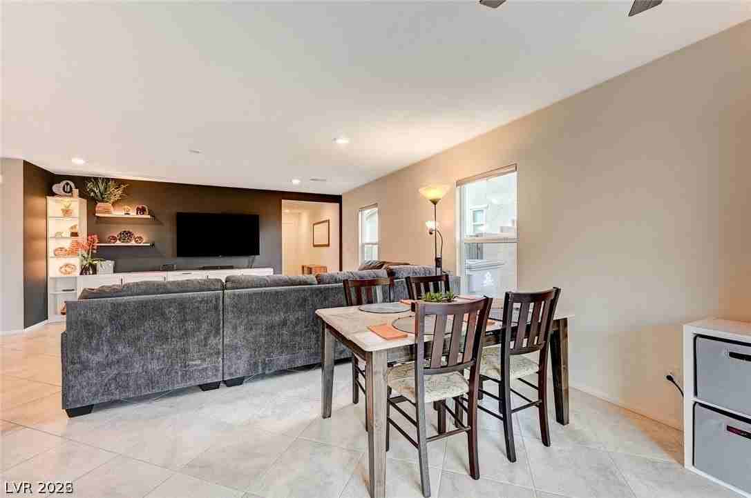 7040 Fossil Lake St - Photo 3 of 16