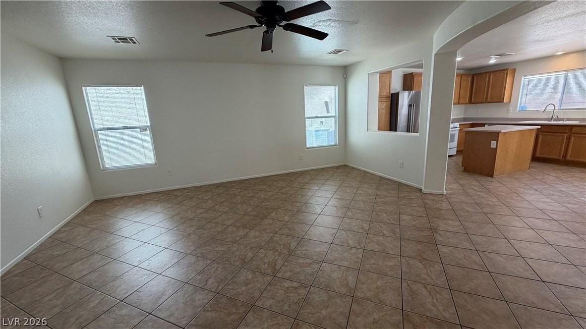 718 Thornford St - Photo 3 of 22