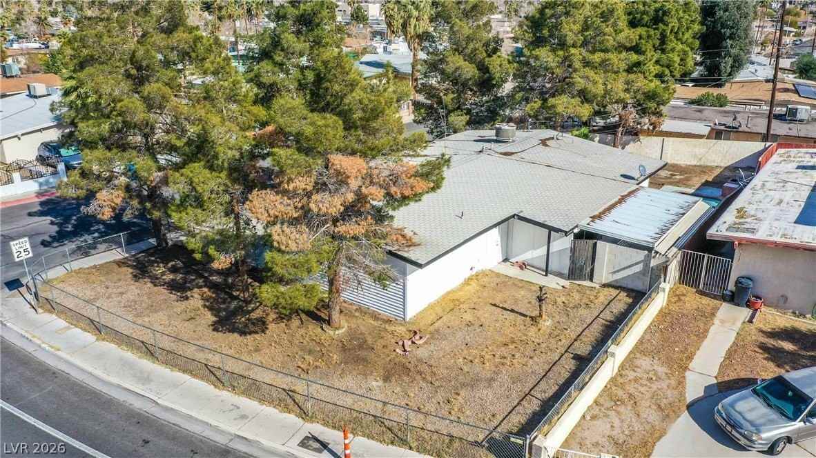612 N Bruce St - Photo 3 of 30