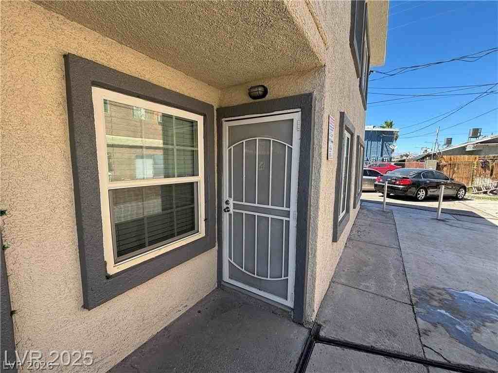 1420 Putnam Ave #4 - Photo 3 of 18