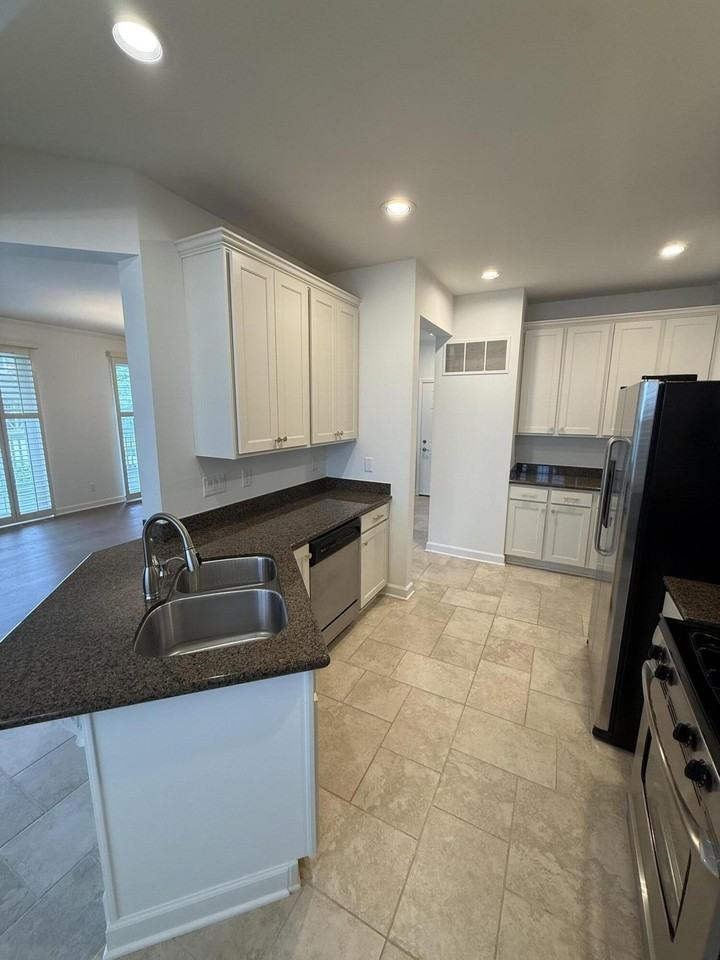 37 Fentree Dr #A - Photo 6 of 17