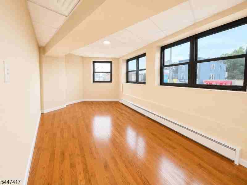 191 Bloomfield Ave #1F - Photo 5 of 6