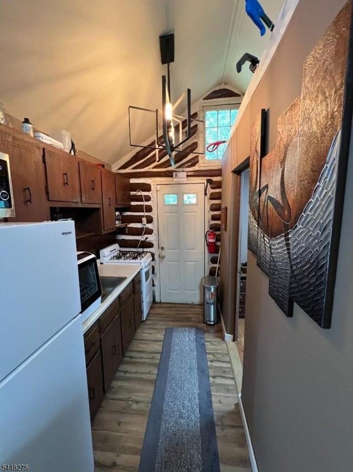 20 Wildwood St - Photo 4 of 15