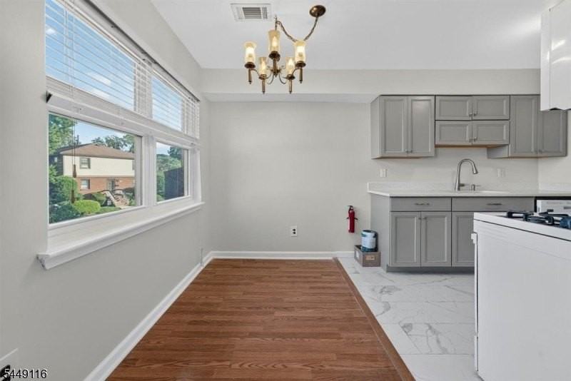 94 Beverly Hill Ter - Photo 6 of 28