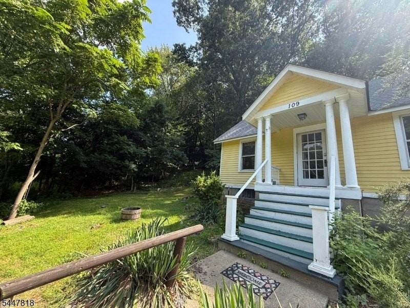 109 Carey Ave - Photo 2 of 15