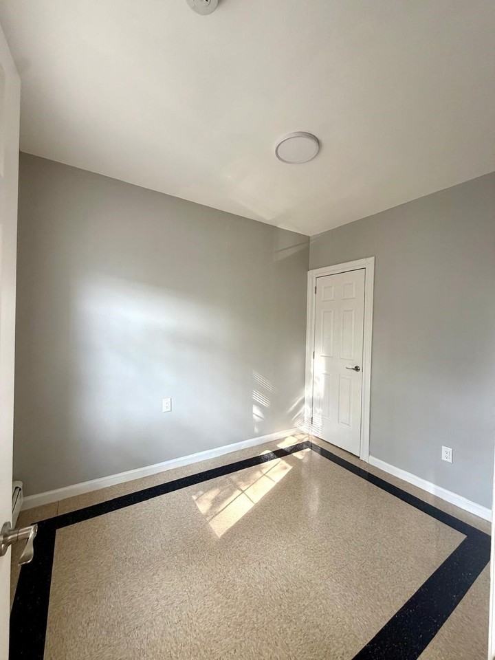 156 Clerk St #2 - Photo 5 of 14