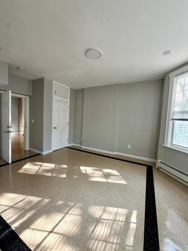 156 Clerk St #2 - Photo 4 of 14
