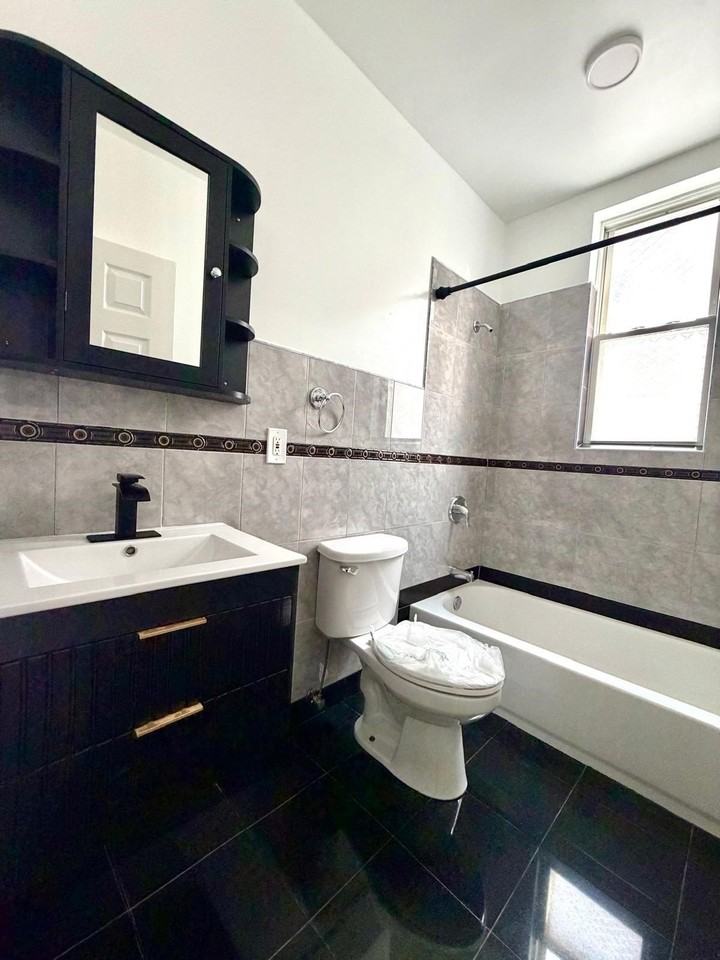 156 Clerk St #2 - Photo 7 of 14