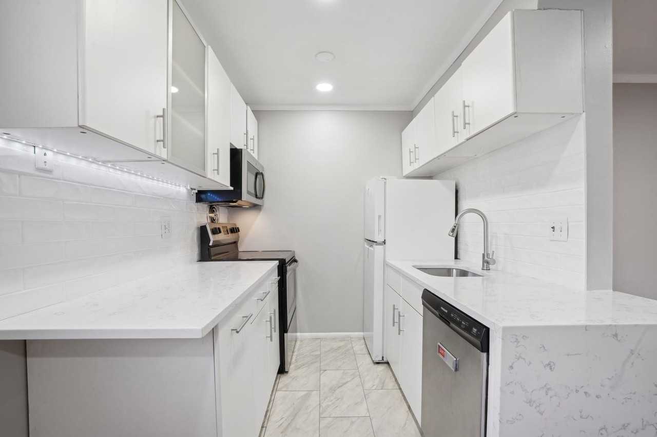 56 68th St #7 - Photo 7 of 22