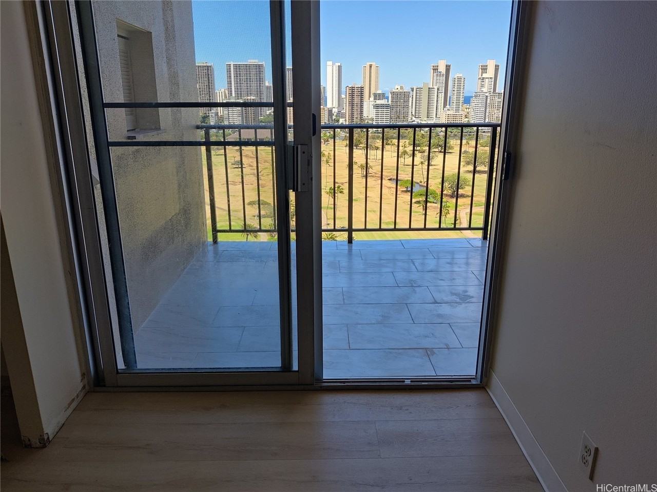 2916 Date St #20I - Photo 6 of 15