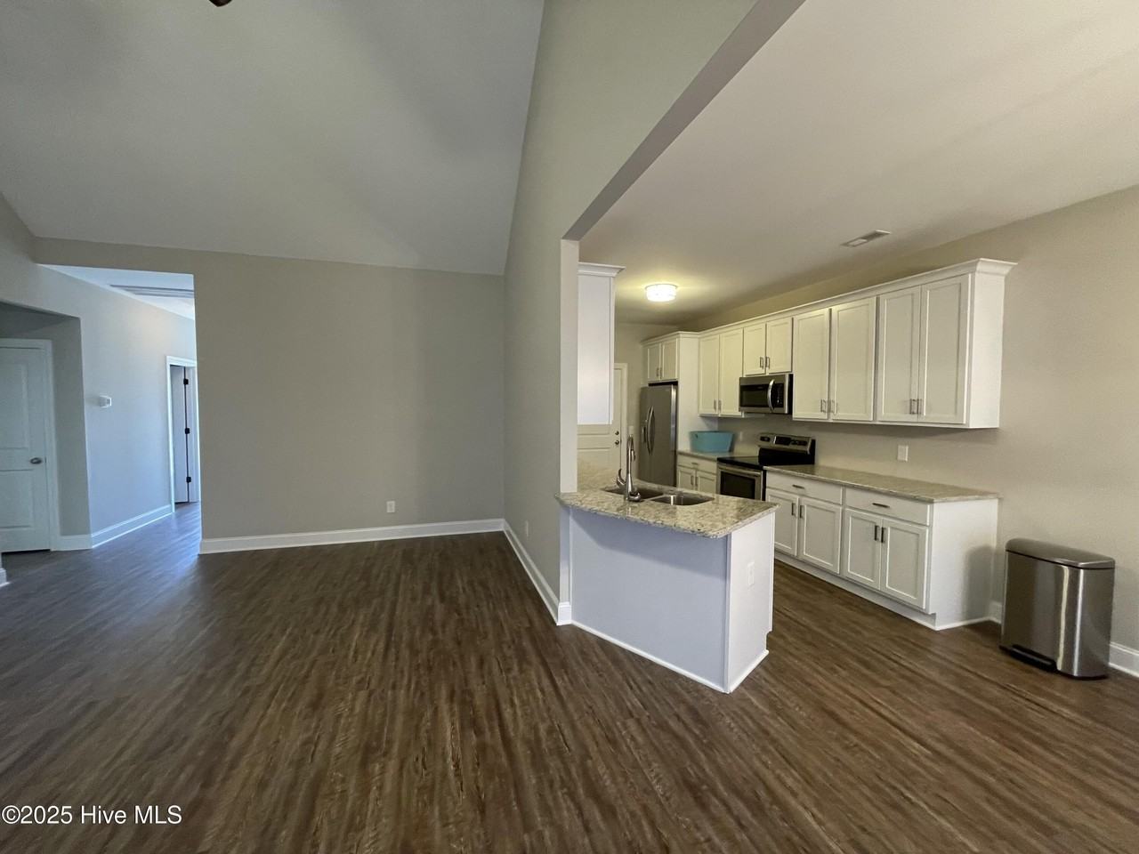 3909 Pensacola Dr - Photo 3 of 8