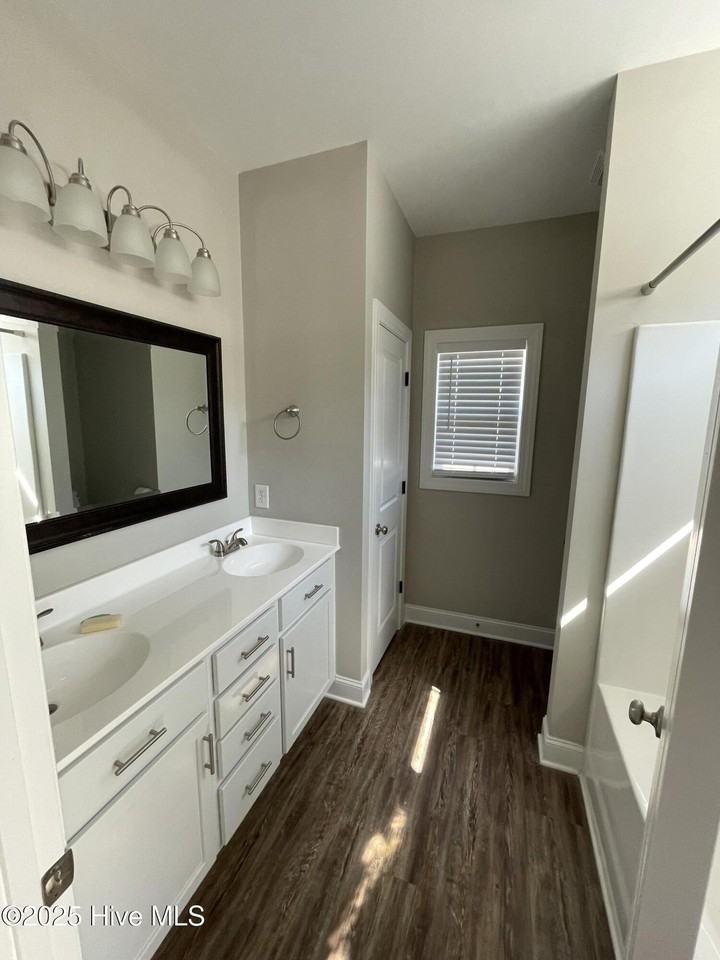 3909 Pensacola Dr - Photo 5 of 8