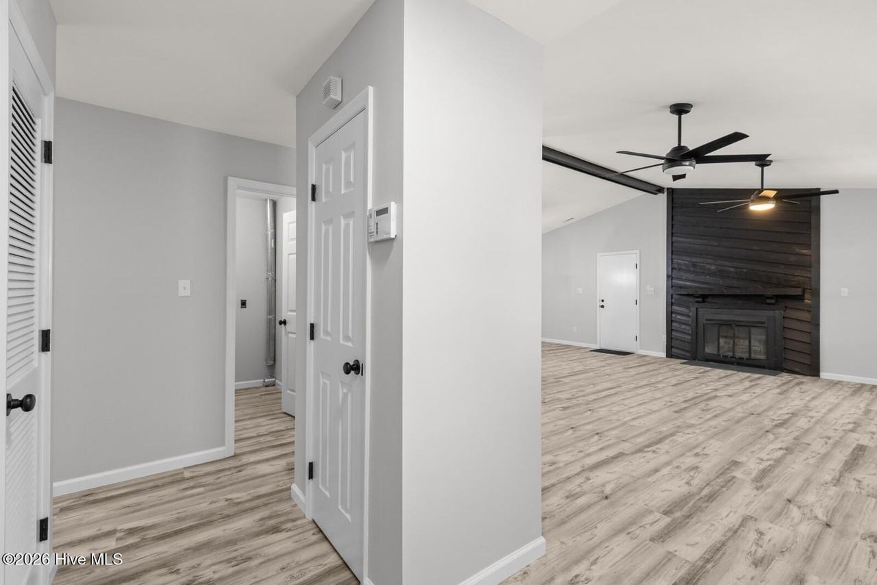 111 Silver Leaf Dr - Photo 3 of 23