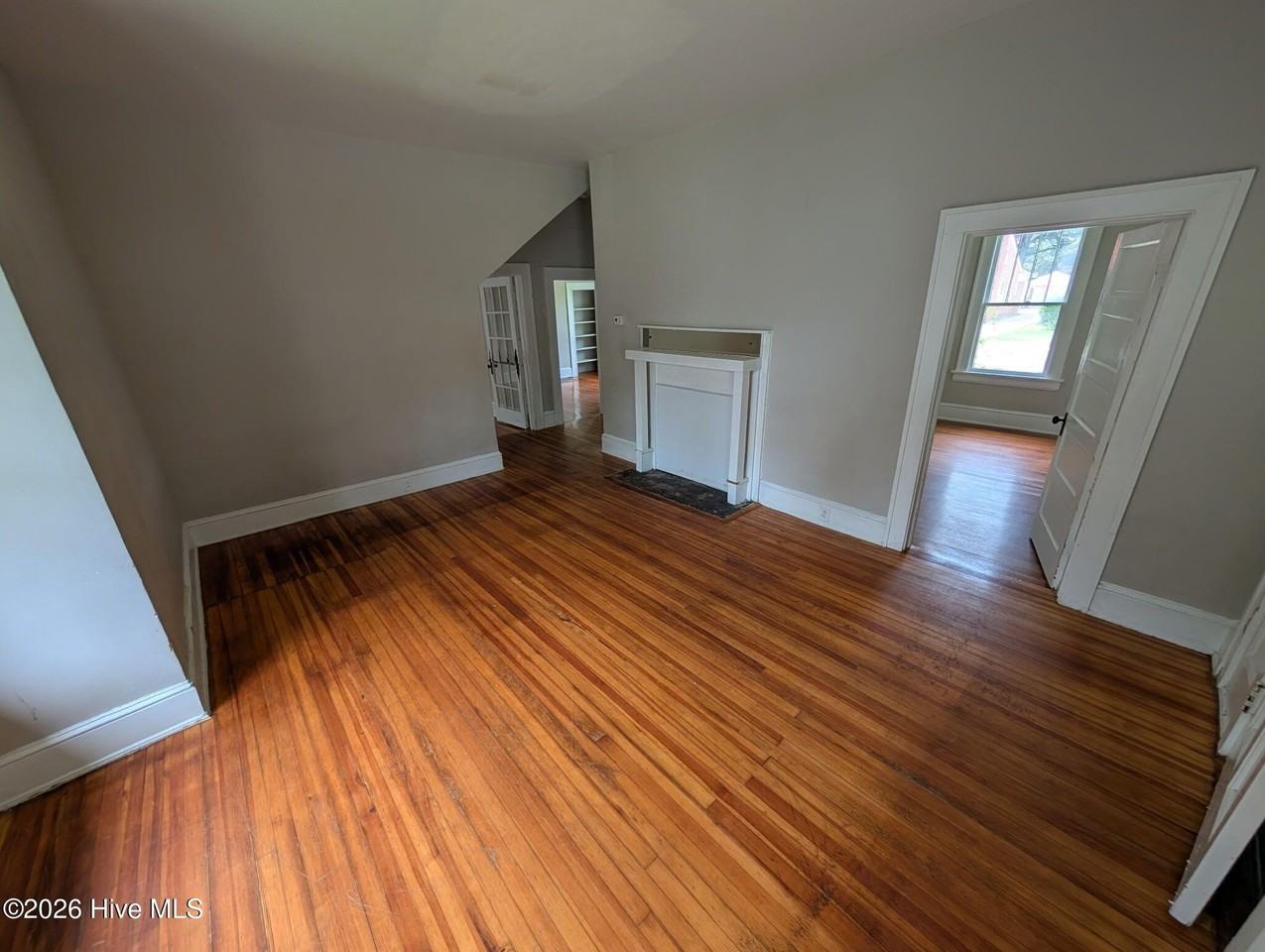 209 Warren St W #A - Photo 2 of 11