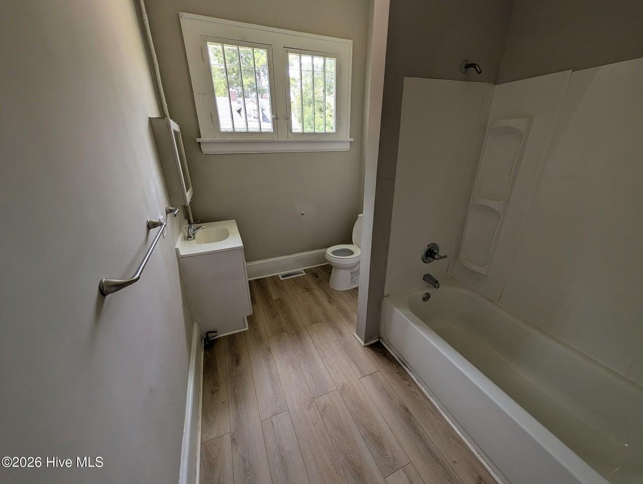 209 Warren St W #A - Photo 4 of 11