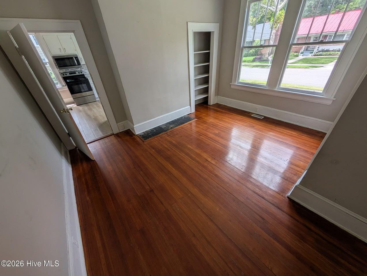 209 Warren St W #A - Photo 5 of 11