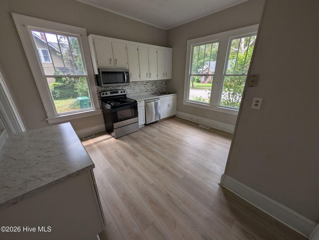 209 Warren St W #A - Photo 6 of 11