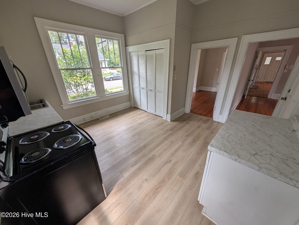 209 Warren St W #A - Photo 7 of 11