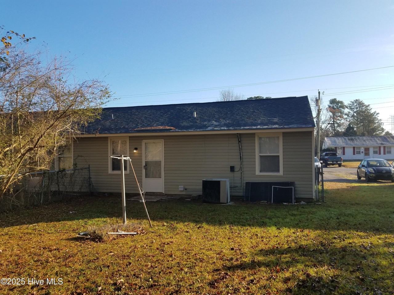 1217 Davis St - Photo 2 of 8