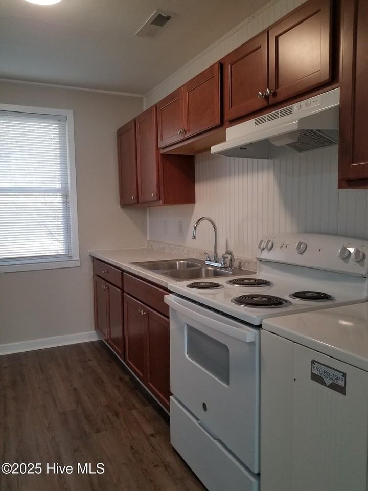 1217 Davis St - Photo 5 of 8