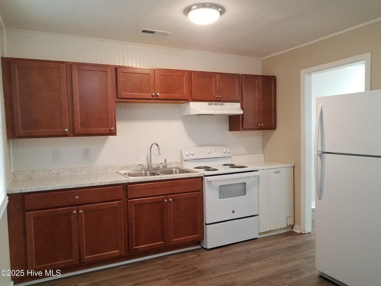 1217 Davis St - Photo 6 of 8