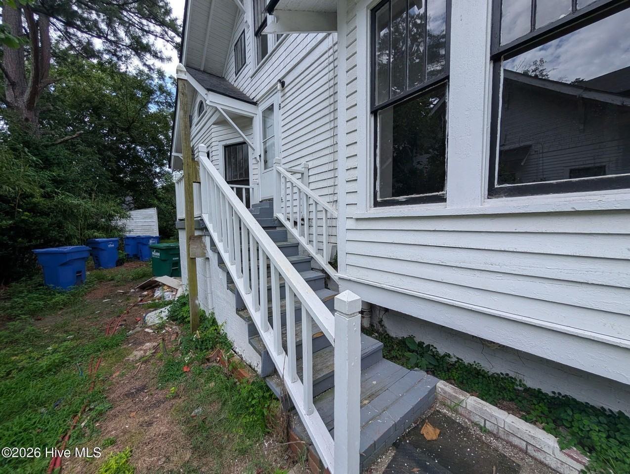 209 Warren St W #B - Photo 2 of 8
