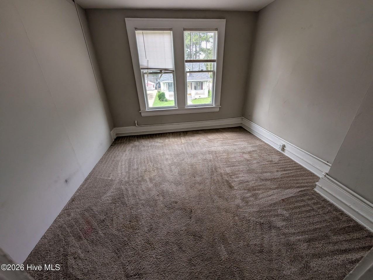 209 Warren St W #B - Photo 4 of 8
