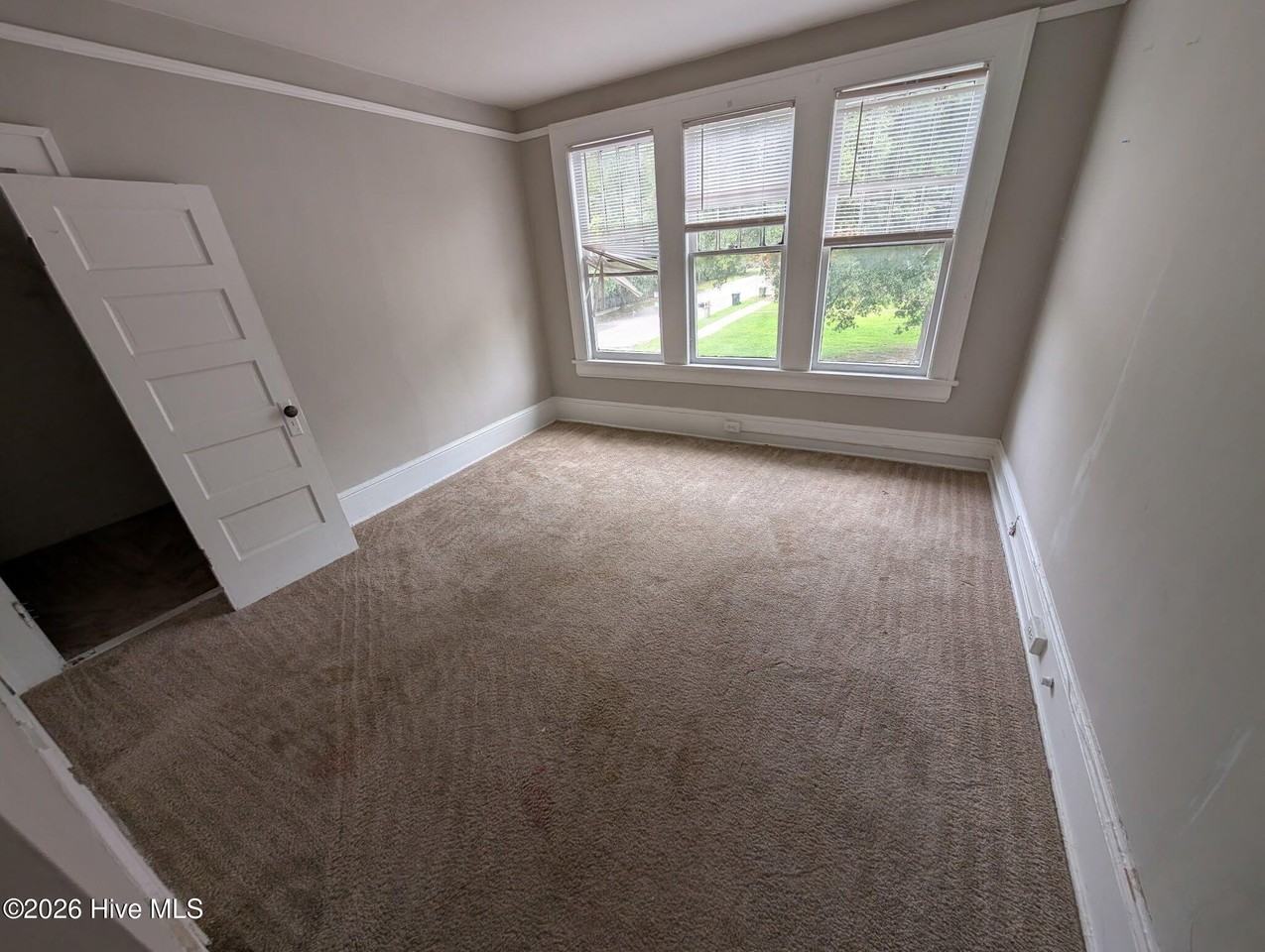 209 Warren St W #B - Photo 6 of 8