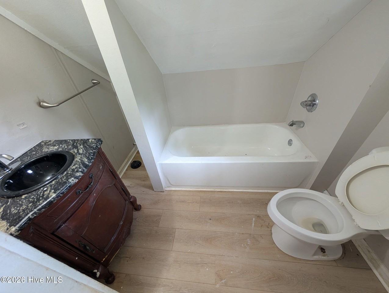 209 Warren St W #B - Photo 7 of 8