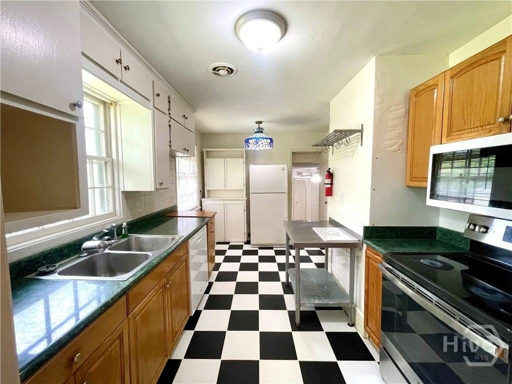 2 E 54th St - Photo 7 of 15