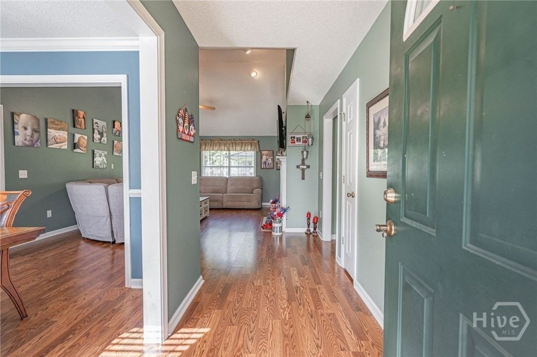 124 Jennifer Cir - Photo 3 of 36