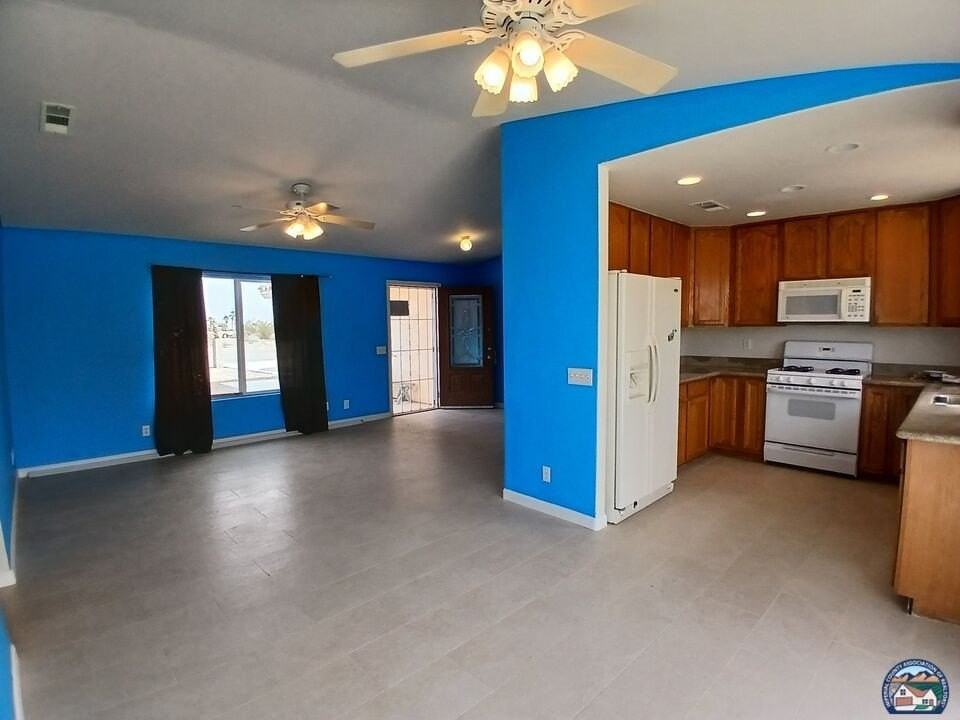 2377 Sand Knoll Ave - Photo 4 of 14