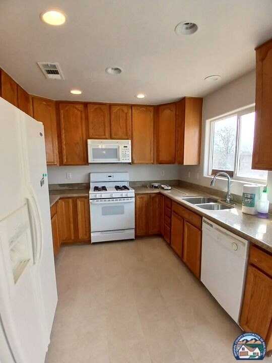 2377 Sand Knoll Ave - Photo 5 of 14