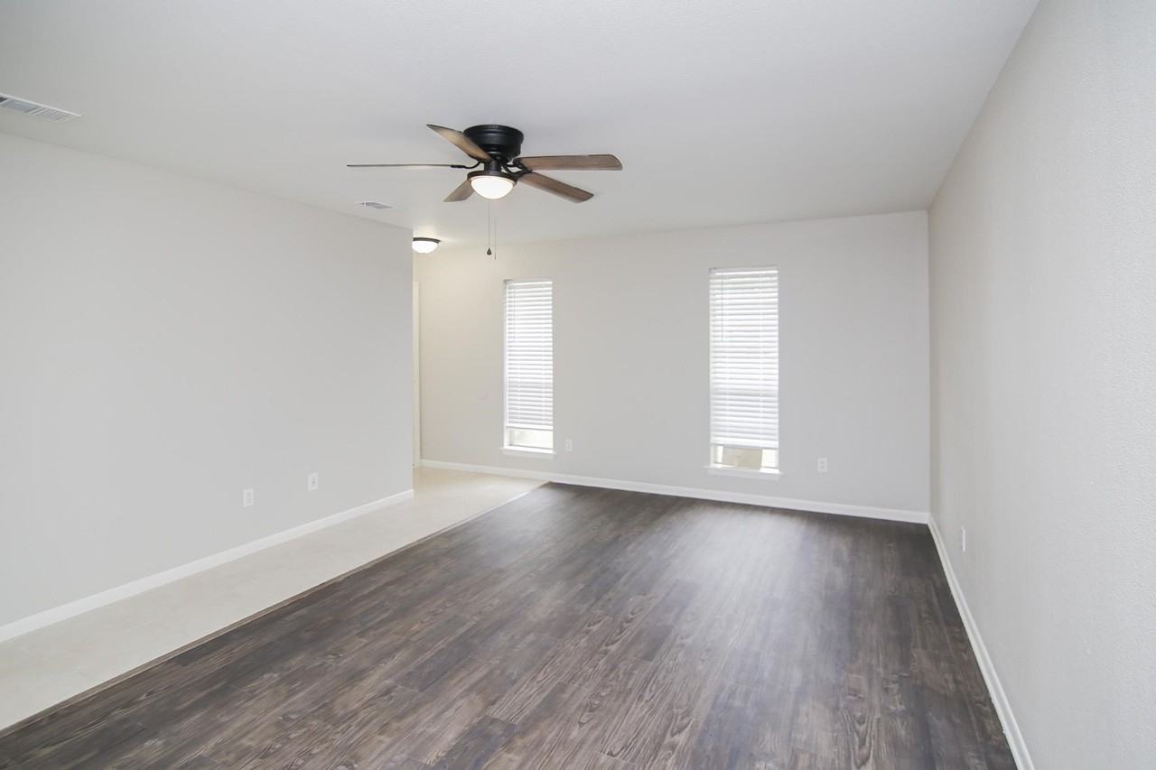 4A Harroun Ct - Photo 3 of 16